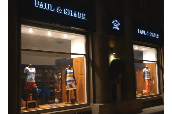 Цельностеклянная входная группа и окна для бутика Paul & Shark на пл. Революции